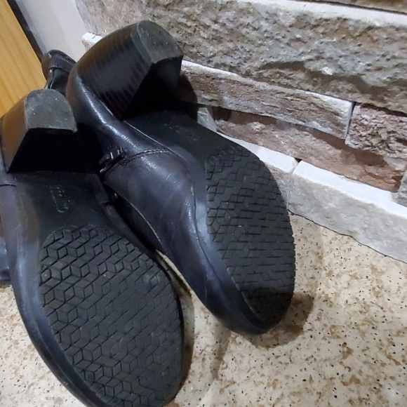 Boots - Picture 4 of 5